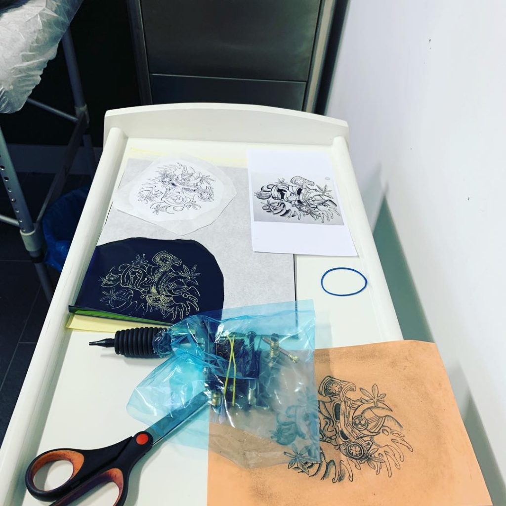 Alquiler material para tatuador