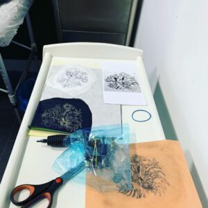 Alquiler material para tatuador