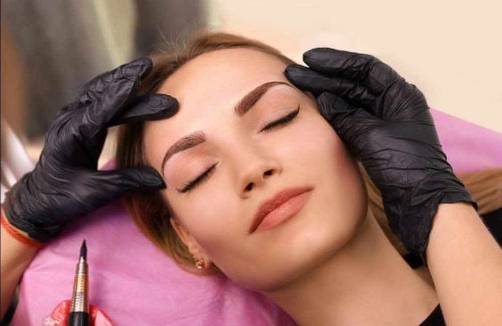 Maquillaje permanente para cejas