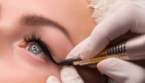 Maquillaje permanente en párpados