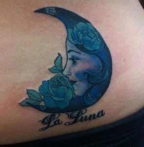 luna con rostro de mujer