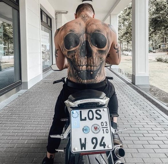 Tatuajes de calaveras en la espalda