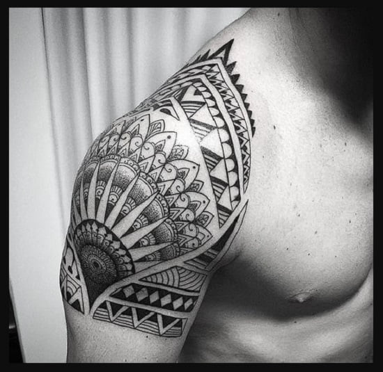Tatuajes en el hombro