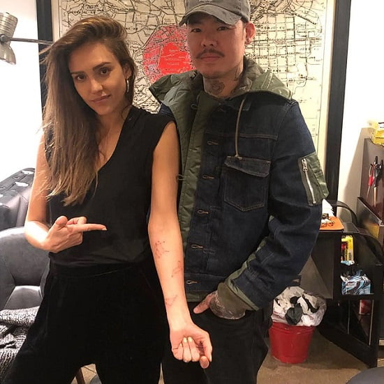 Mejor tatuador del mundo: Dr Woo con Jessica Alba
