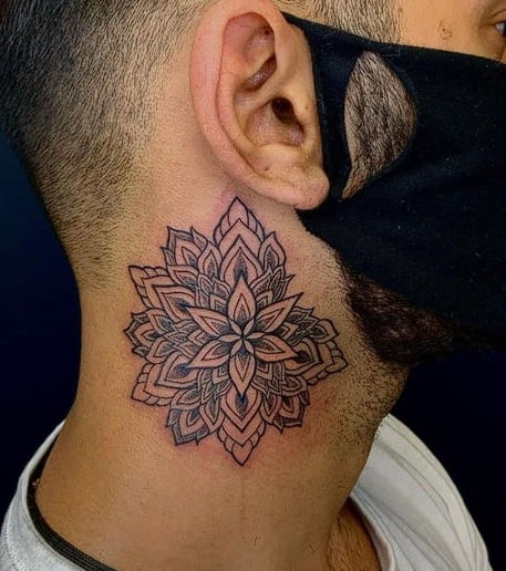 Mandala en el cuello