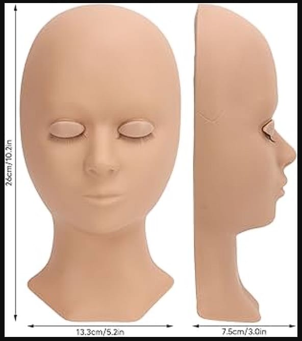 Rostro con piel de látex para tatuar