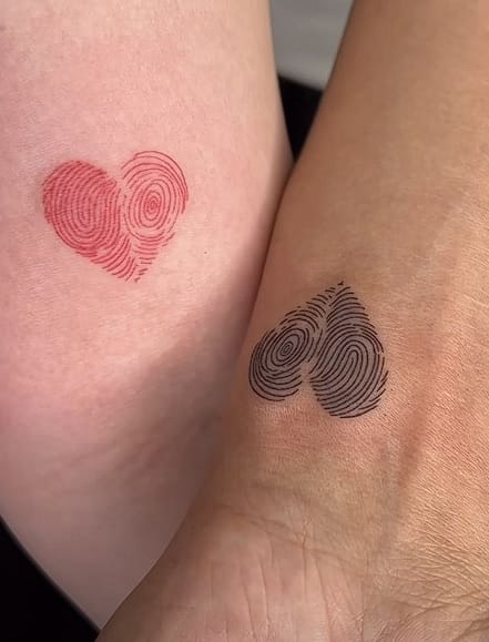 Corazones con huellas