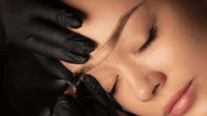 Realizar maquillaje permanente