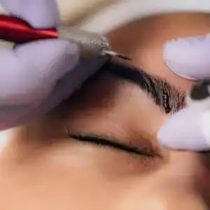 Practica de Microblading en modelo real Tattoo School Madrid