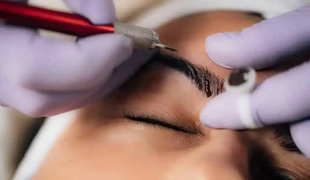 Practica de Microblading en modelo real Tattoo School Madrid