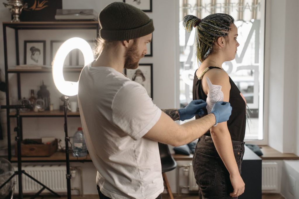 ser tatuador profesional en España