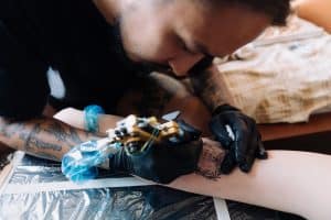 Cuánto gana un tatuador en España