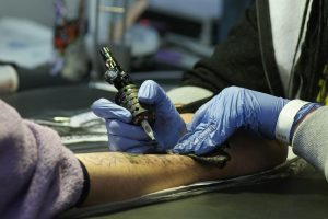 Cómo elegir escuela de tatuaje